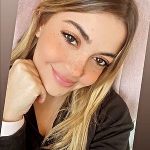 Meet your Posher, Daniela